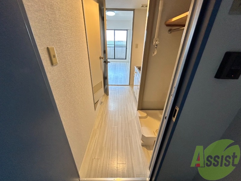 玄関　玄関からの様子です。奥行きで広さ伝わりますでしょうか。