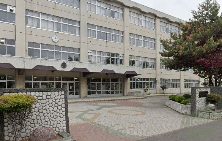 中学校　札幌市立柏丘中学校（中学校）まで162m