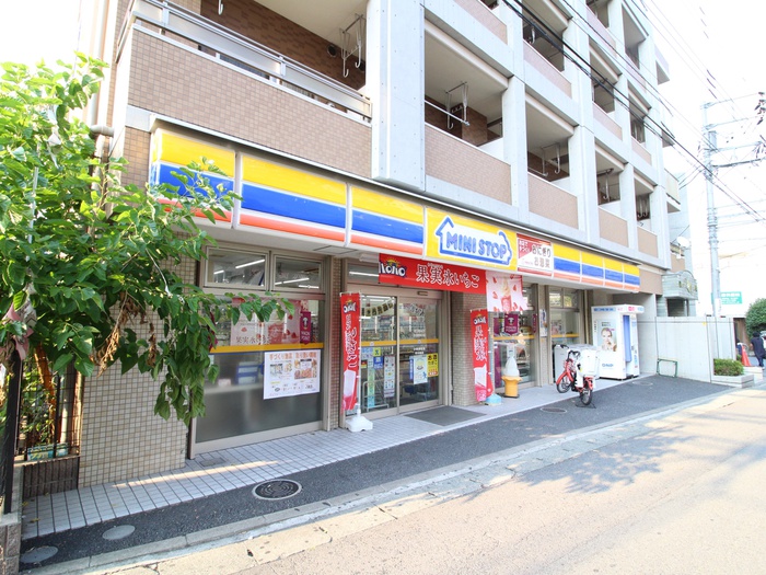 コンビニ　ミニストップ（コンビニ）まで550m