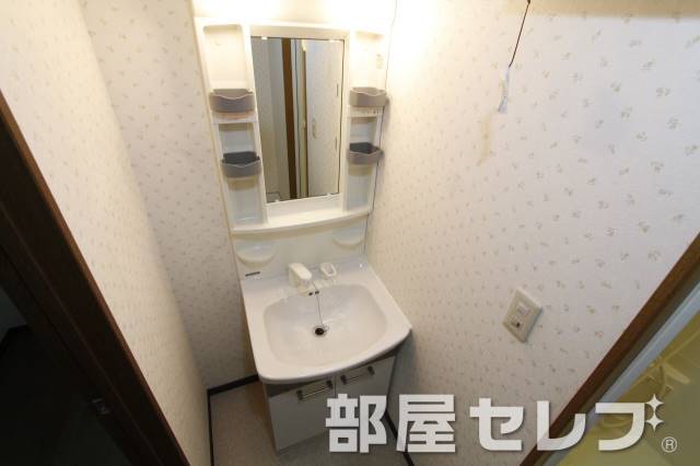 洗面設備　洗髪洗面化粧台。