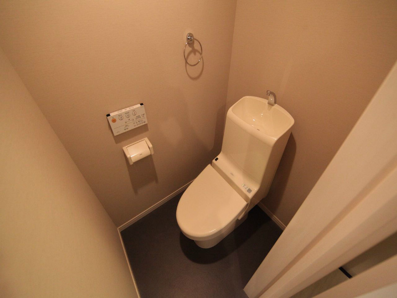 トイレ　温水洗浄暖房便座付トイレ
