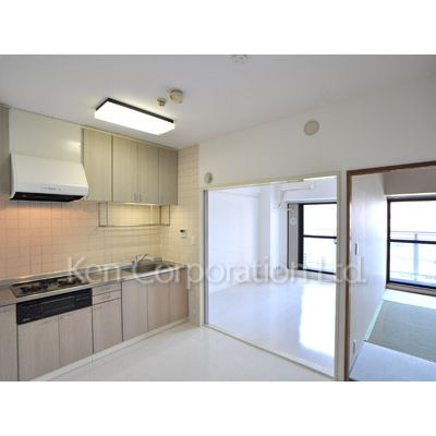 居室・リビング　同タイプ9階のお部屋を撮影。仕様が異なることがあります。