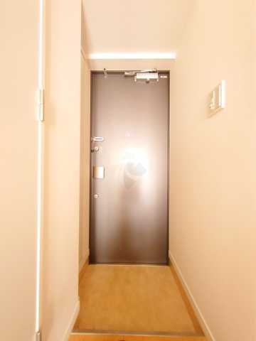 玄関　※参考写真です。似た間取りの別部屋になります。
