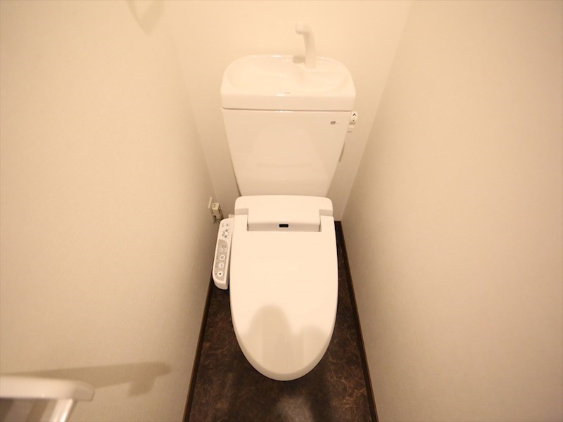 トイレ　温水洗浄暖房便座付トイレ