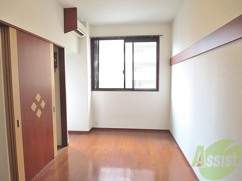 居室・リビング　南向きの明るいビッグな洋室です♪個性的でモダンな内装