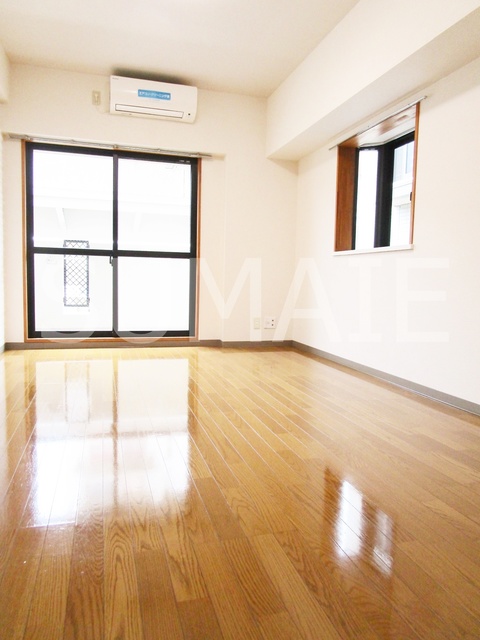 居室・リビング　2面採光の明るいお部屋です♪