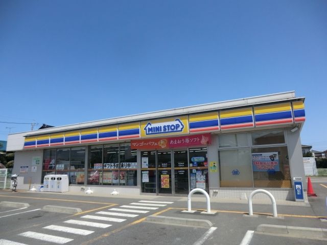 コンビニ　ミニストップ春日部藤の花店（コンビニ）まで823m