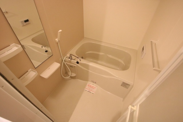 バス・シャワールーム　追い炊き・オートバス機能完備でゆっくりご入浴頂けます♪