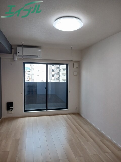 居室・リビング　同型参考写真