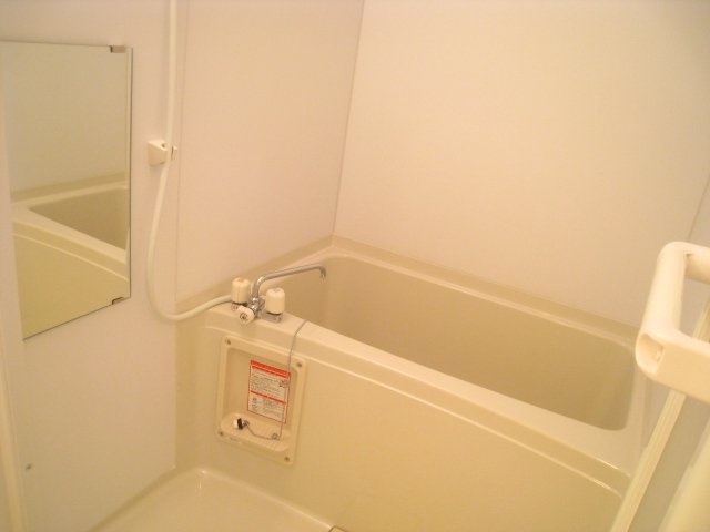 バス・シャワールーム　同物件、別号室のものです。