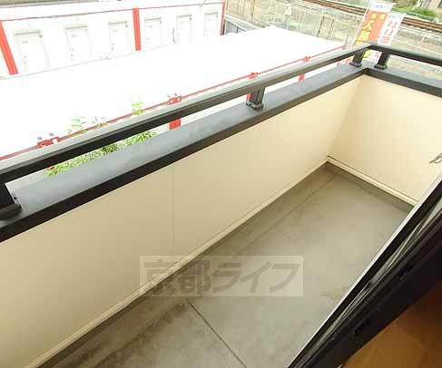 バルコニー　日当たりの良いバルコニー。