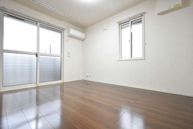 居室・リビング　洋室　別アングル