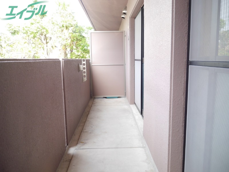 バルコニー　別部屋反転参考写真です。