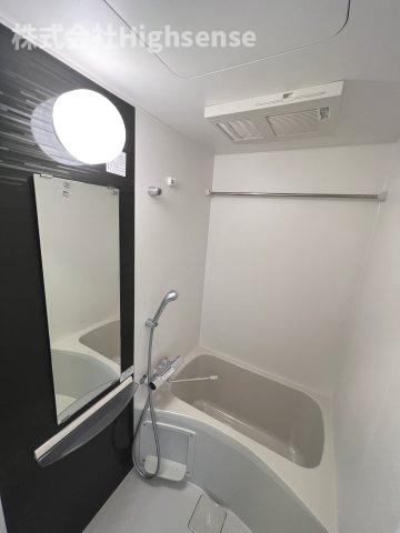 バス・シャワールーム　コンパクトで使いやすいお風呂です