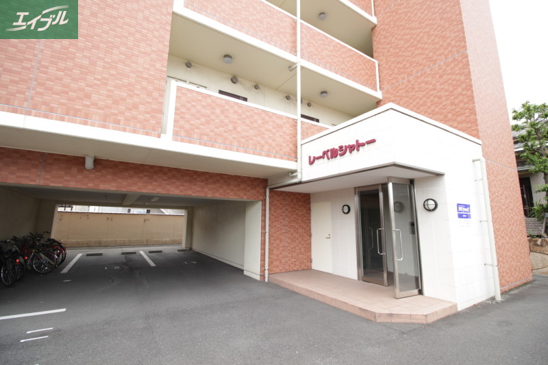 エントランス　建物外観