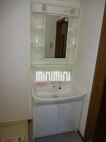 洗面設備　朝には欠かせない場所ですね。