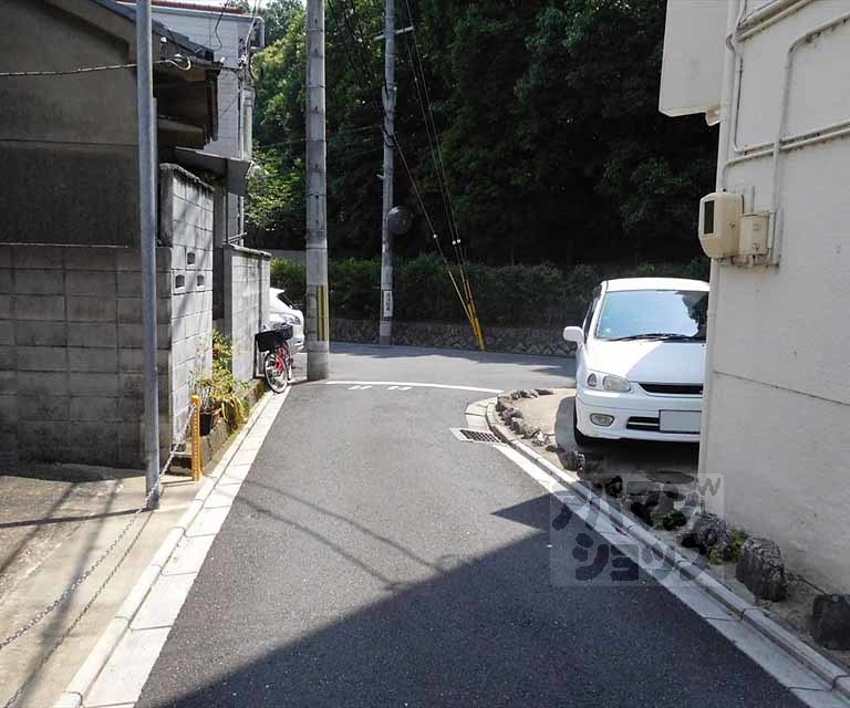 その他　前面道路です。
