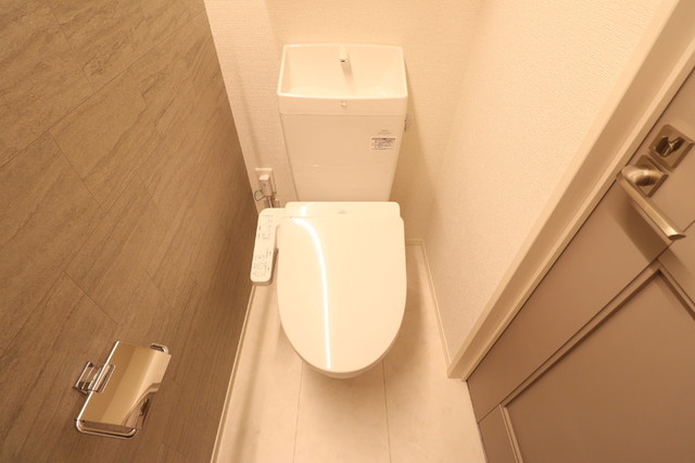 トイレ　温水洗浄暖房便座