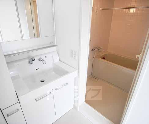 洗面設備　オシャレな洗面台