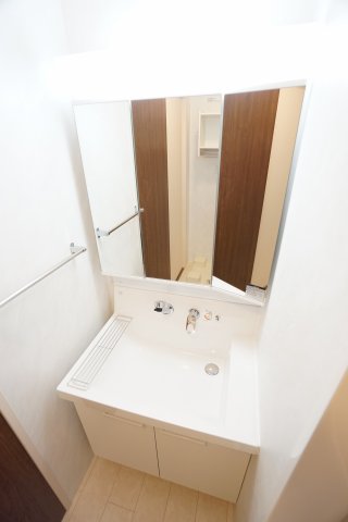 洗面設備　※同物件・同タイプの写真です。