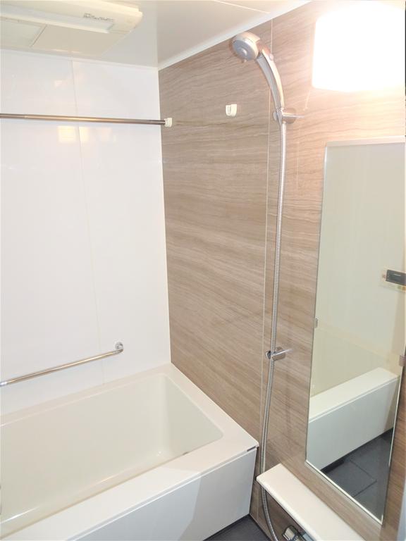 バス・シャワールーム　浴室乾燥機付きバスルーム