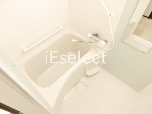 バス・シャワールーム　浴室乾燥機付きバスルームです