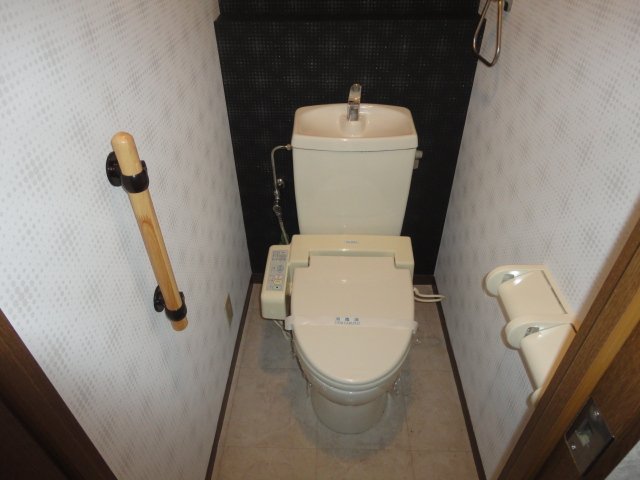 トイレ　シャワー付きトイレ
