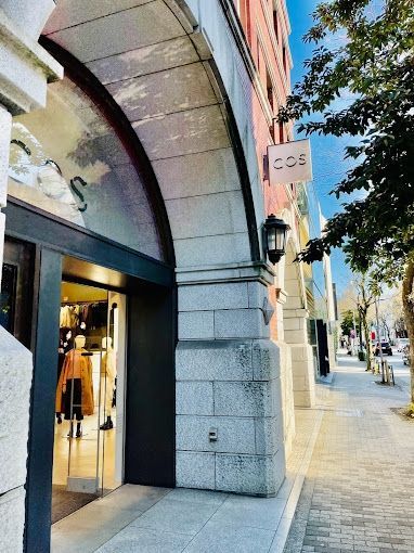 ショッピングセンター　COS青山店（ショッピングセンター）まで430m