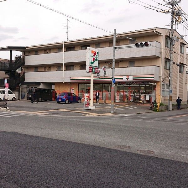 コンビニ　セブンイレブン吹田川岸町店（コンビニ）まで729m