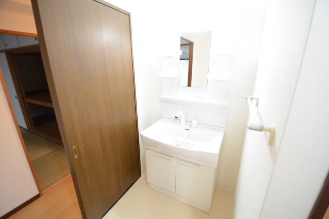 洗面設備　清潔感のある洗面台！