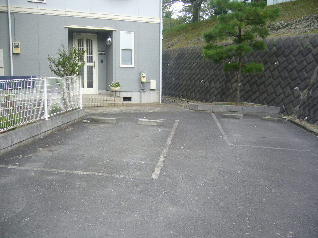 駐車場　敷地内駐車場（要空き確認）