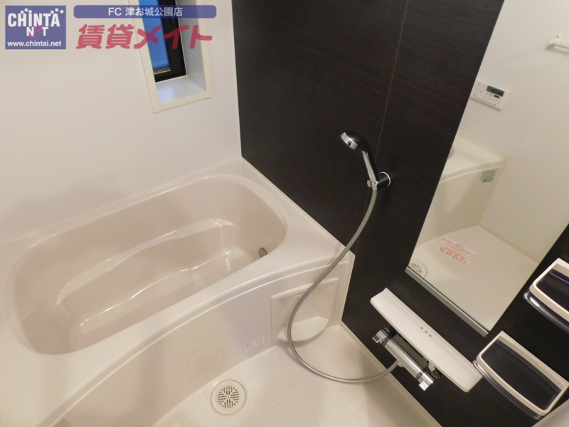 バス・シャワールーム　同型反転タイプ参考写真