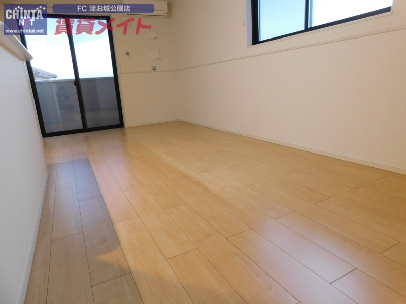 居室・リビング　同型反転タイプ参考写真