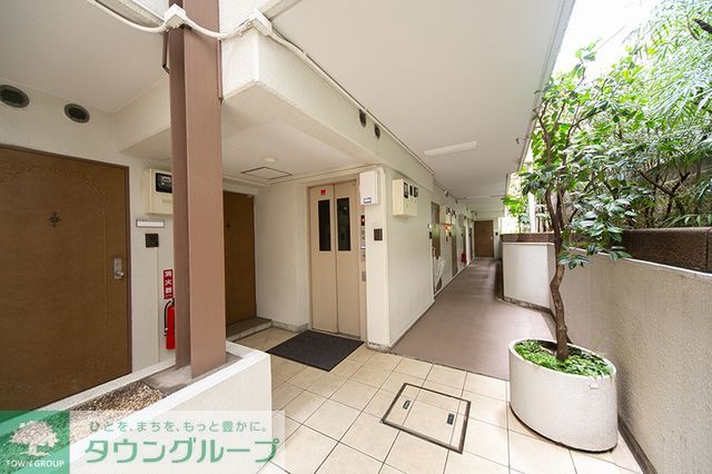 玄関　※写真は同タイプ住戸です。