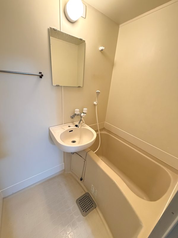 バス・シャワールーム　バストイレ別で快適な毎日