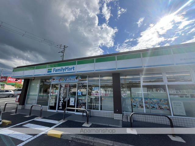コンビニ　ファミリーマート（コンビニ）まで1072m