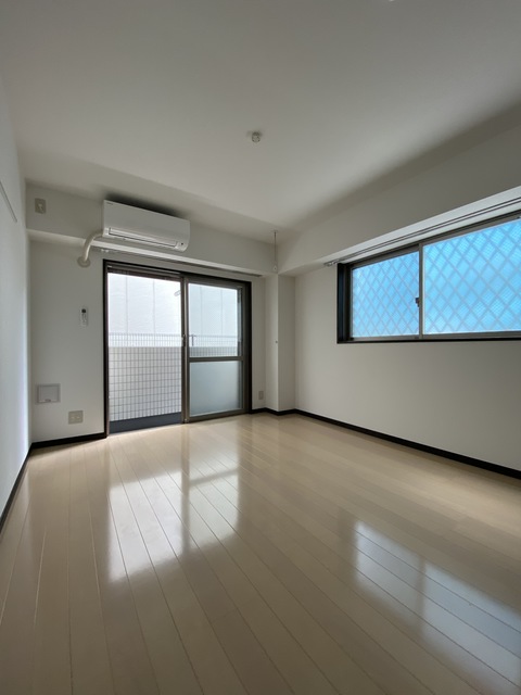 居室・リビング　出窓は角部屋の特権です。