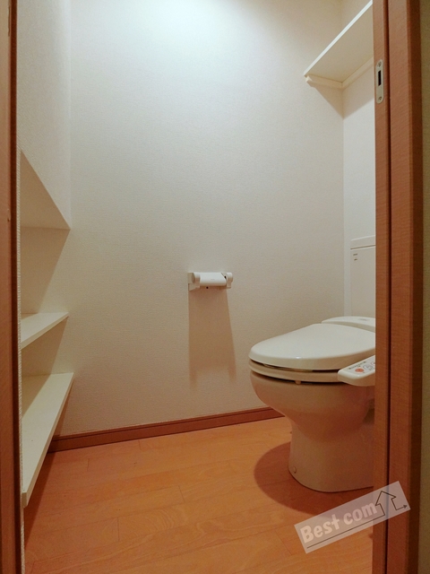 トイレ　温水洗浄便座付き♪