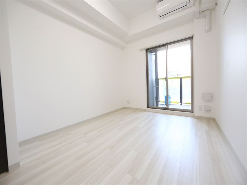 バルコニー　洋室7帖　エアコン完備　バルコニー