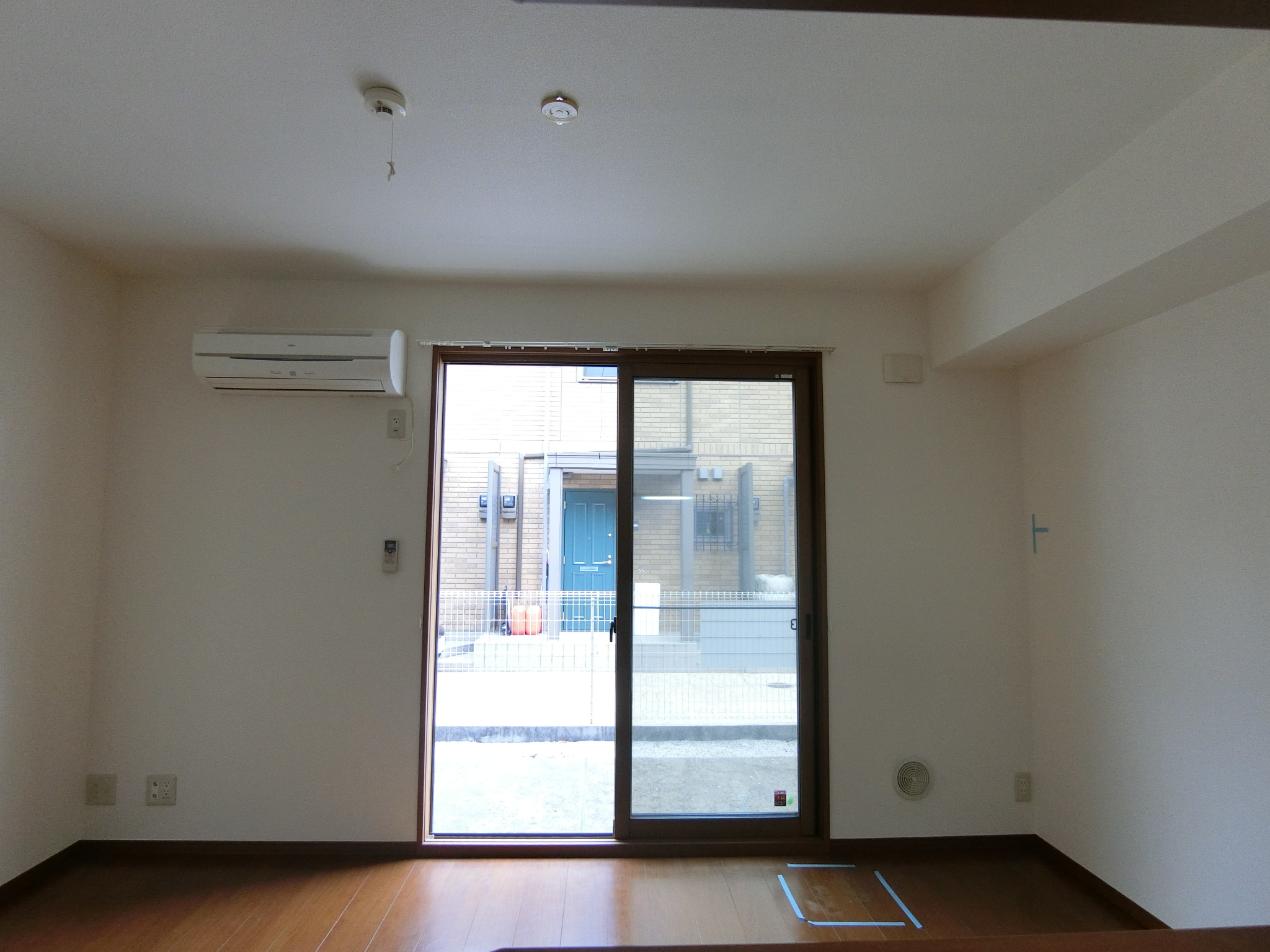 居室・リビング　※同物件、別部屋になります。
