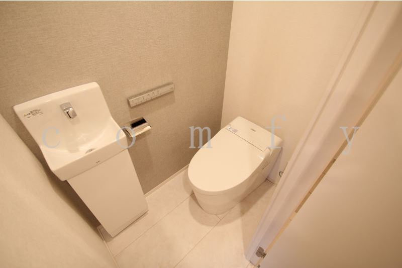 トイレ　タンクレストイレ　洗面台付き