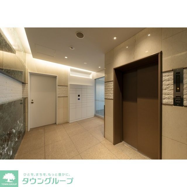 エントランス　夜