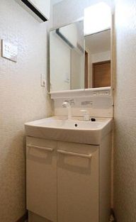 洗面設備　独立洗面台で身支度をすべて済ませてしまいましょう