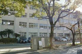 中学校　春日西中学校（中学校）まで489m