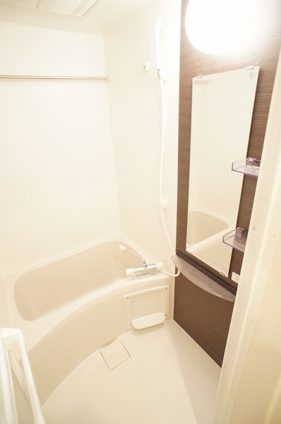 バス・シャワールーム　「バス・トイレ別です」