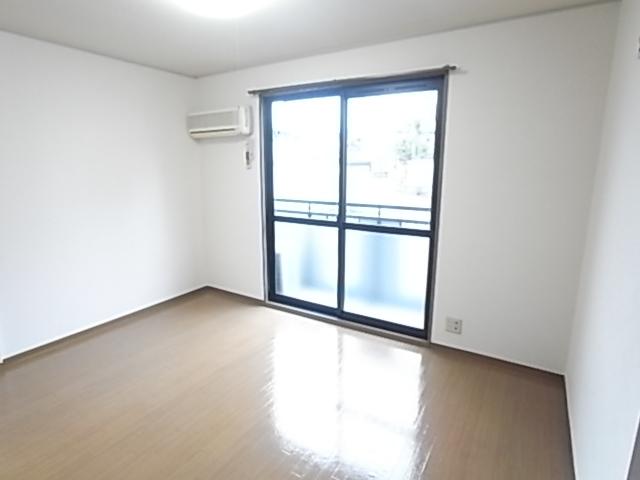 居室・リビング　明るく快適なお部屋