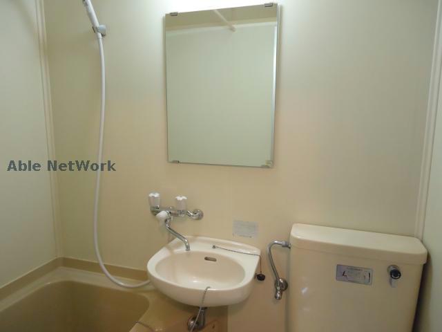 洗面設備　※同物件別部屋の写真です。
