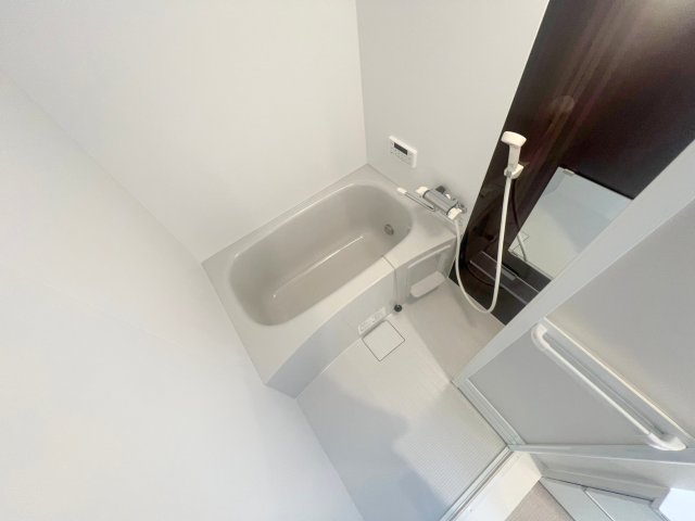 バス・シャワールーム　広めのお風呂は一日の疲れを癒してくれます。