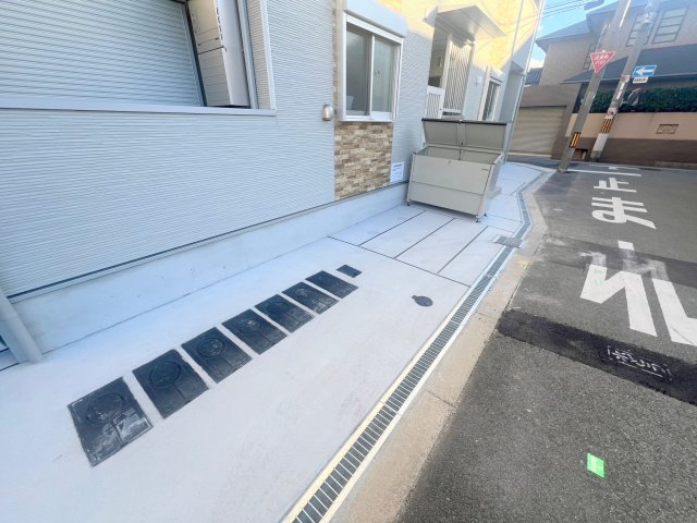 エントランス　エントランス周辺はいつもキレイに片付けられています。