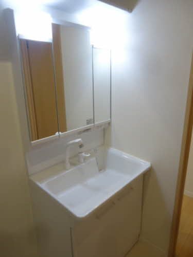 洗面設備　シャンプードレッサーを採用しております。